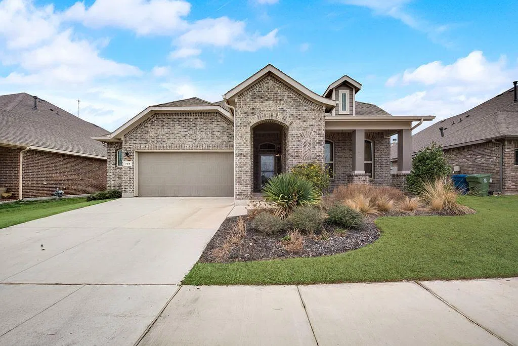 3 bed, 2031 sqft, $2,695 — Photo 2