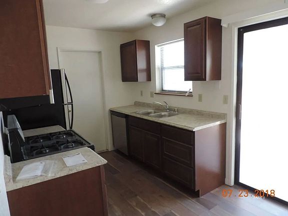 4th image of 128 S Locust St #B