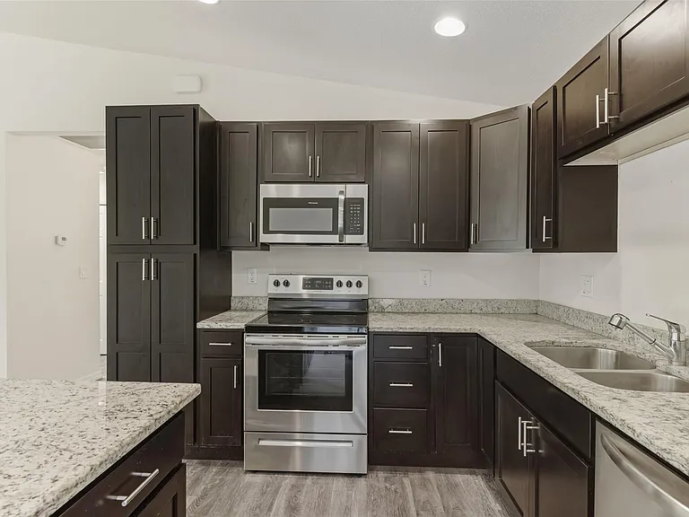 8007 Royal Ct — Photo 13