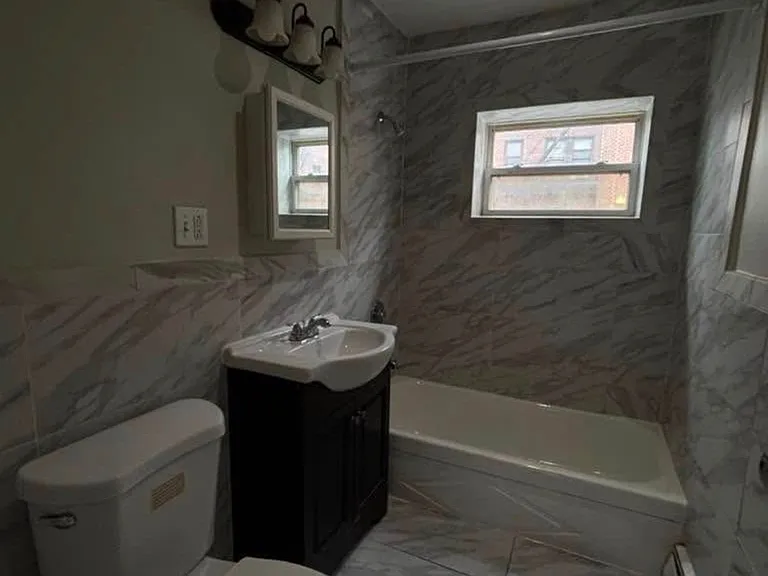 111-112 Lincoln Ave #B7 — Photo 4