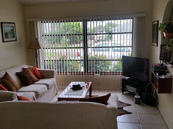 5th image of 4381 Meager Cir