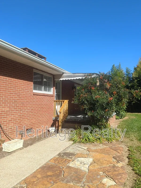 West Hills — Photo 4