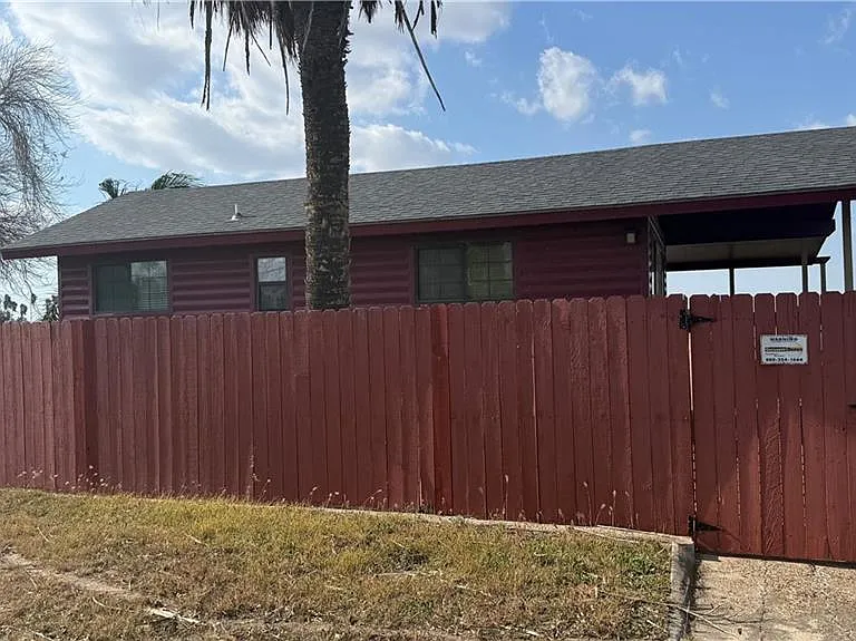 8504 Lago Vista Dr — Photo 17