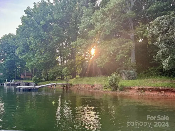 122 Stover Rd, Mooresville, NC 28117