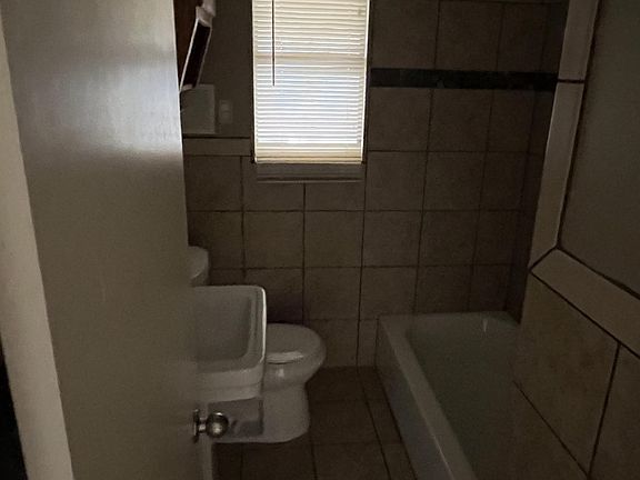 5th image of 102 W Halstead Ave