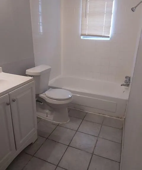 218 SE 44th St #208 — Photo 8