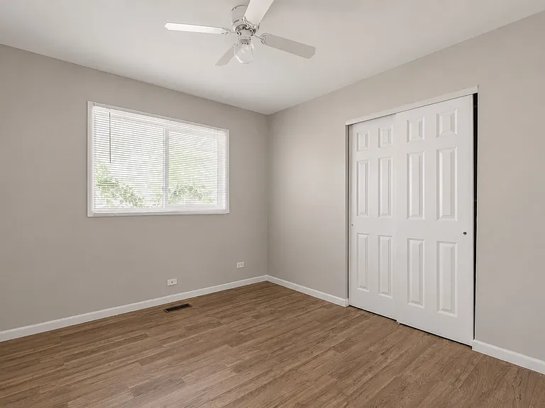 6847 Hawthorne Ln — Photo 8