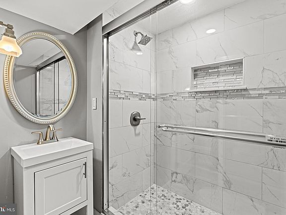 4th image of 5954 Cobbs Creek Pkwy
