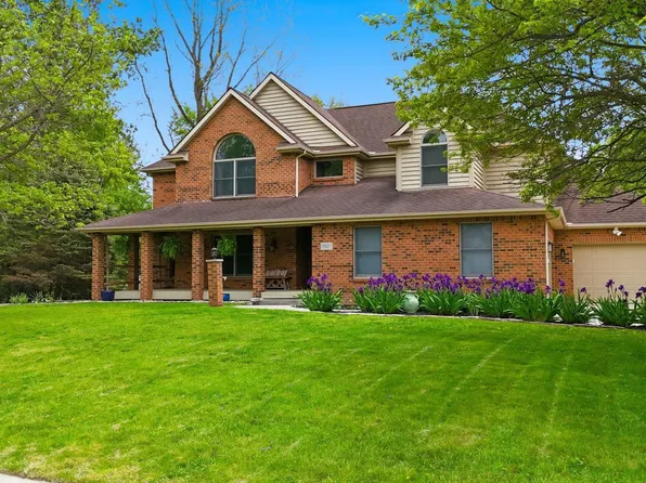 9827 Crown Point Dr, Fort Wayne, IN 46804