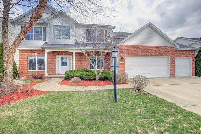 2108 Emerald Dr photo 1
