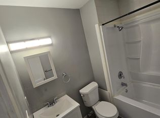 4060 E 44th St APT 3, Newburgh Heights, OH 44105