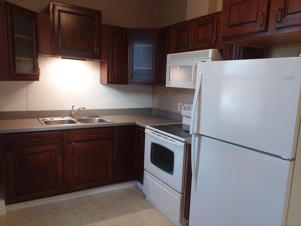Frig stove and micro included. Cherry cabinets. Corian countertops. CLEAN unit