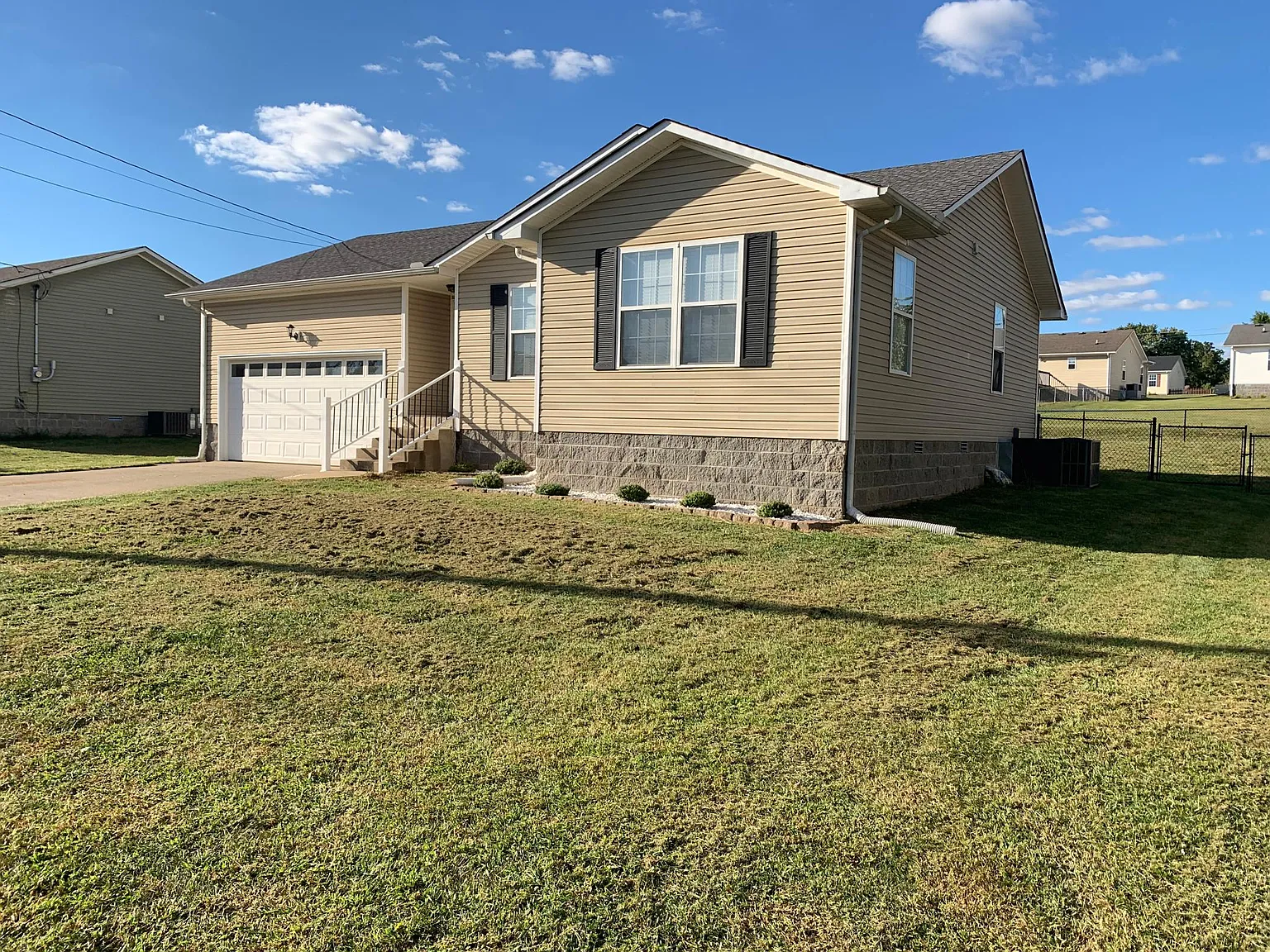 3 bed, 1158 sqft, $1,600 — Photo 1
