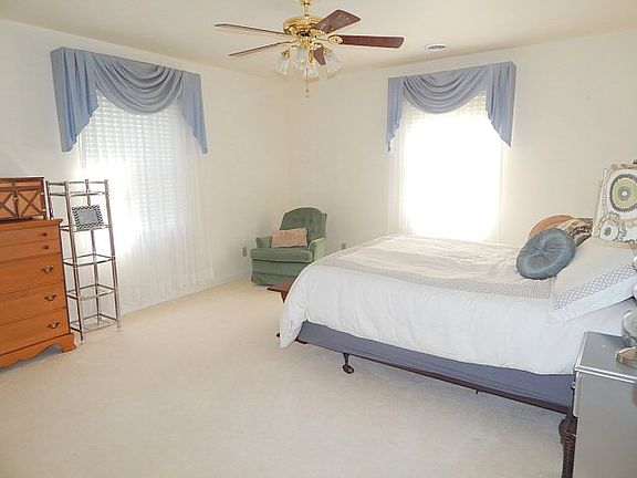 4th image of 1554 22nd St