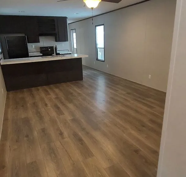 1000 Dickinson Mobile Home Park — Photo 11