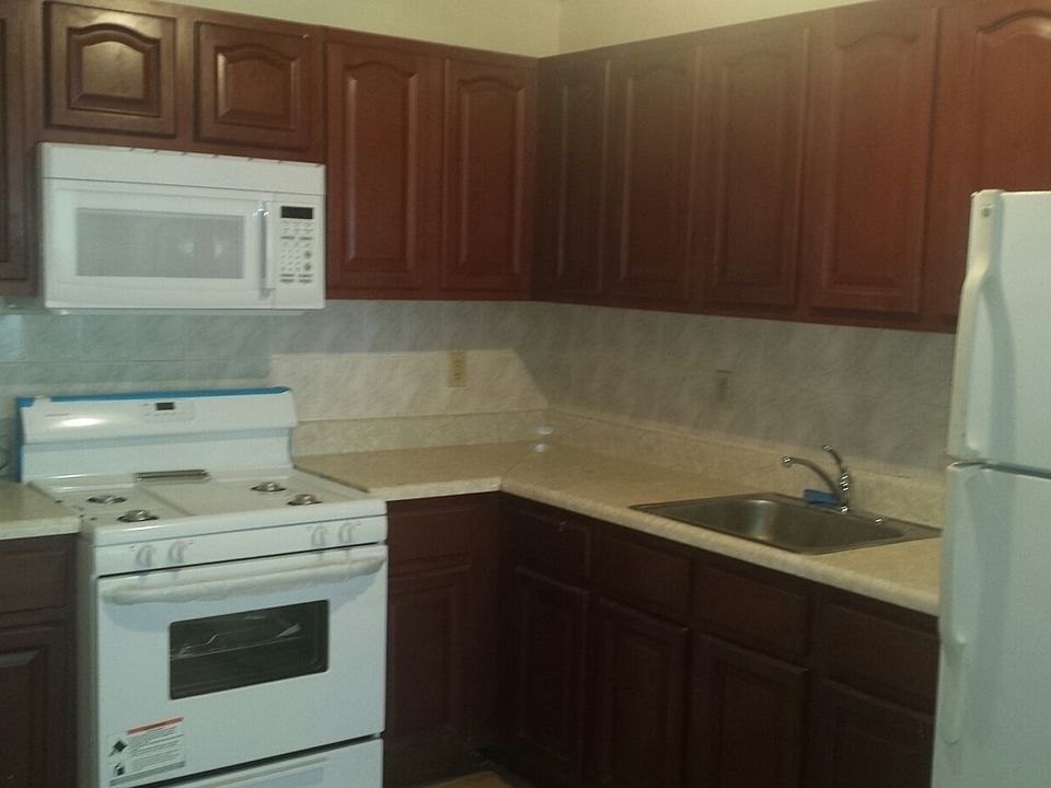 2nd image of 666 Macdonough St #3
