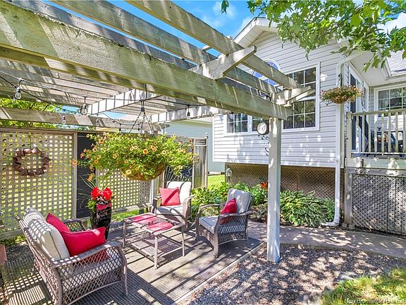 4th image of 152 Bahama St