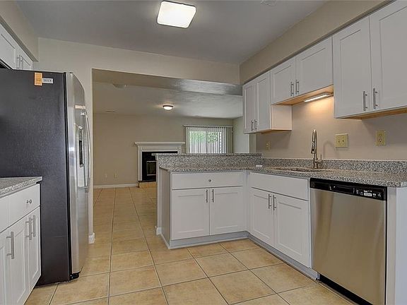 3rd image of 657 Aubrey Dr