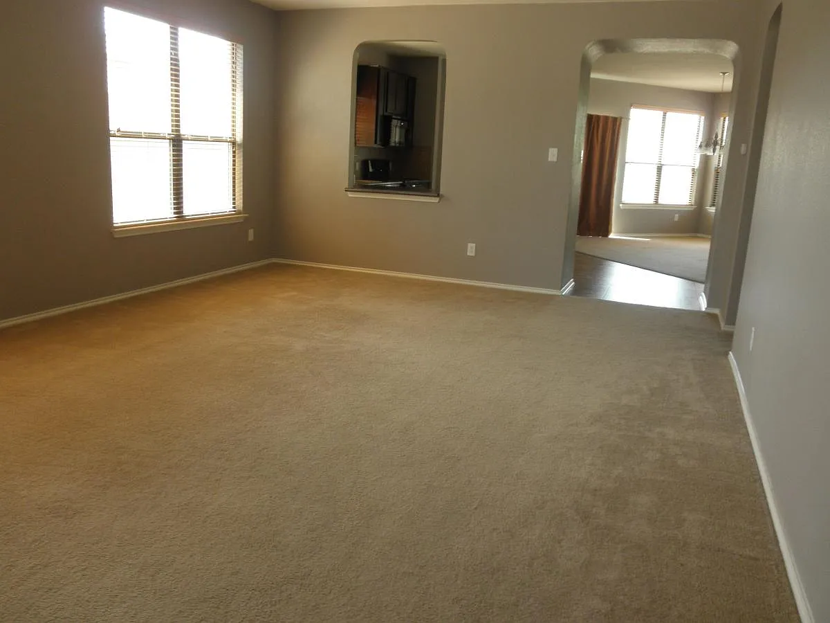 207 Lauren Loop — Photo 2