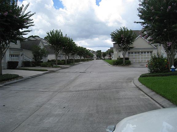 THIS VIEW IS DOWN THE ROAD BUT FROM THIS LOCATION THERE IS EXTRA PARKING