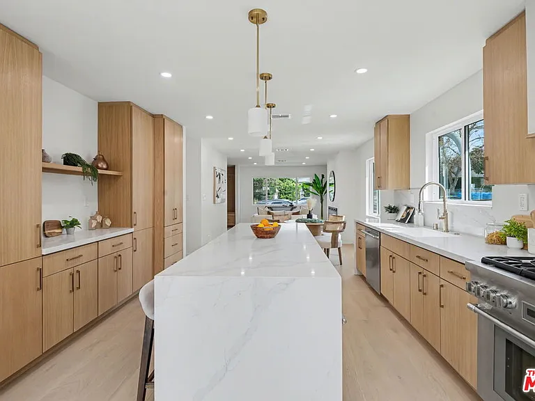 2831 Overland Ave — Photo 12