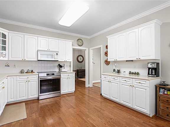 5th image of 128 Oakmont Dr