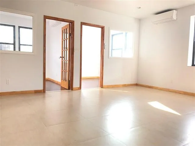 Studio, $2,400 — Photo 4