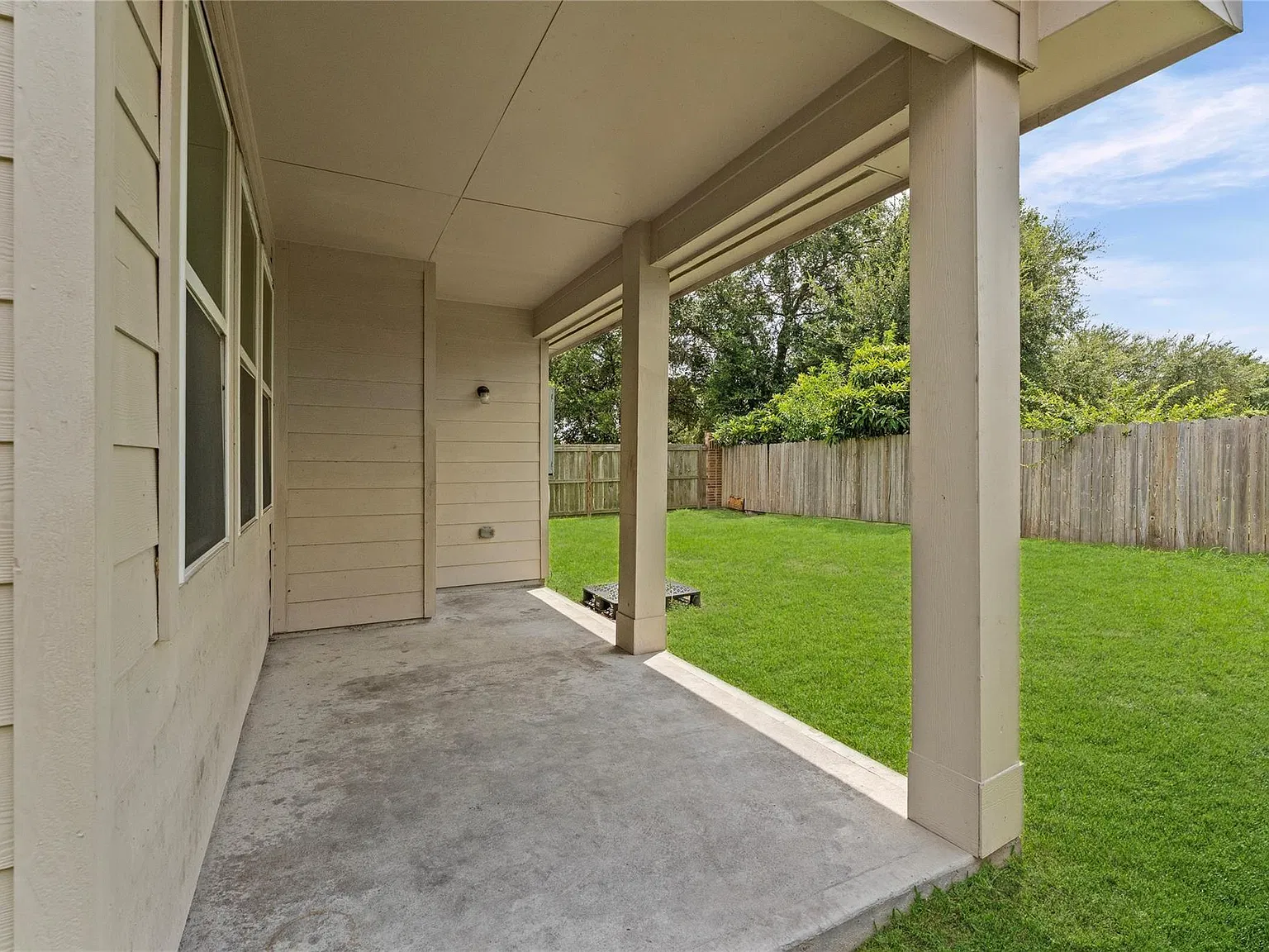 5 bed, 3.5 bath, 2296 sqft, $2,790 — Photo 4