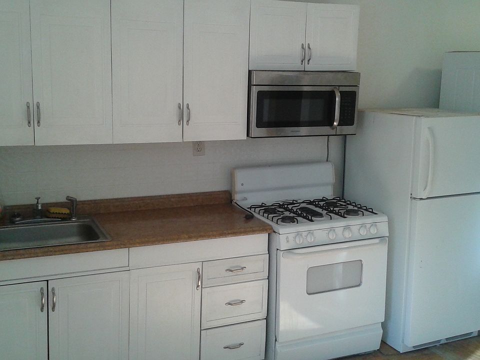 Huge kitchen with new washer/dryer