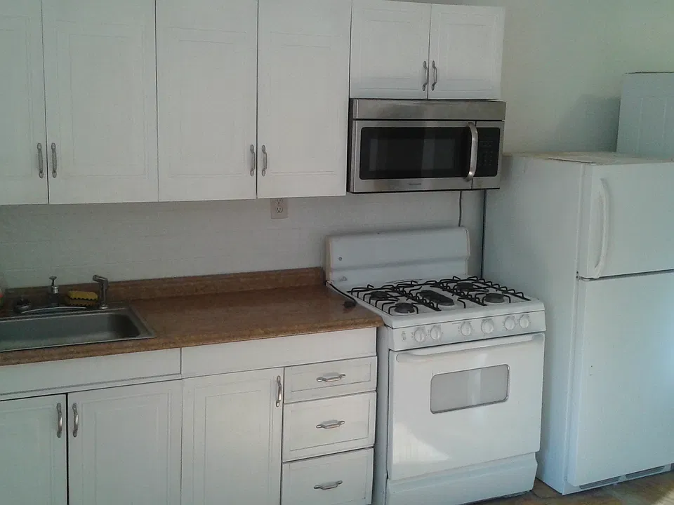 Huge kitchen with new washer/dryer