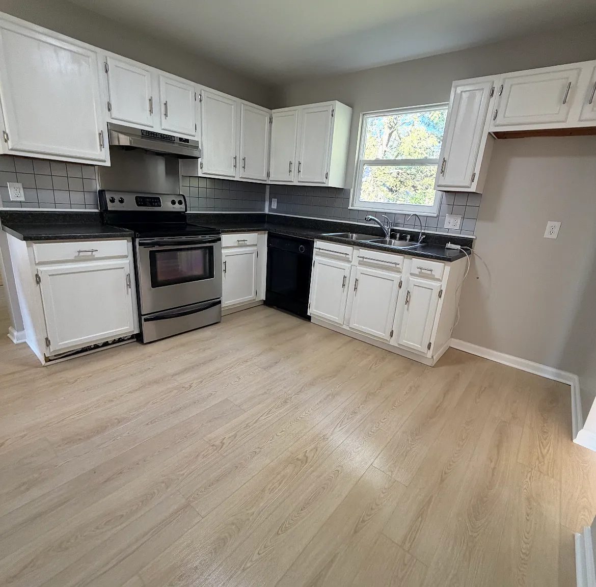 3 bed, 1.5 bath, 1540 sqft, $1,900 — Photo 4
