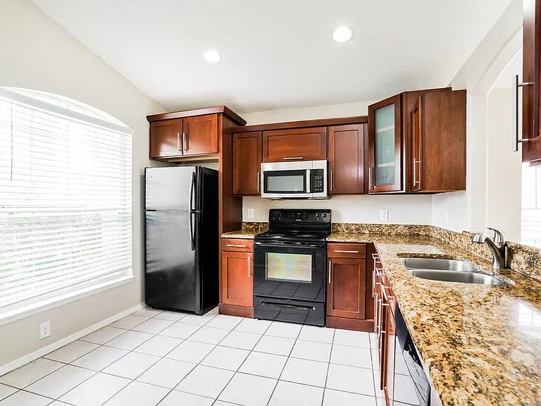 1227 Heather Lake Dr — Photo 9