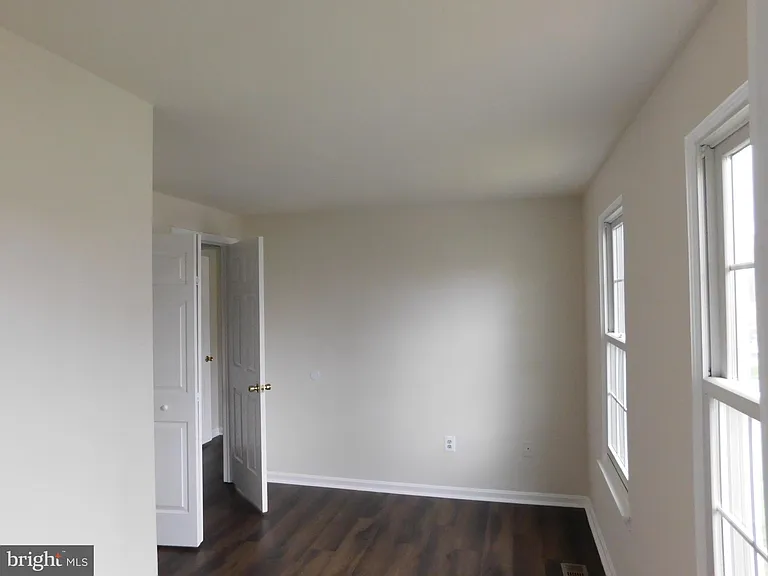 916 Pointer Ridge Dr — Photo 18