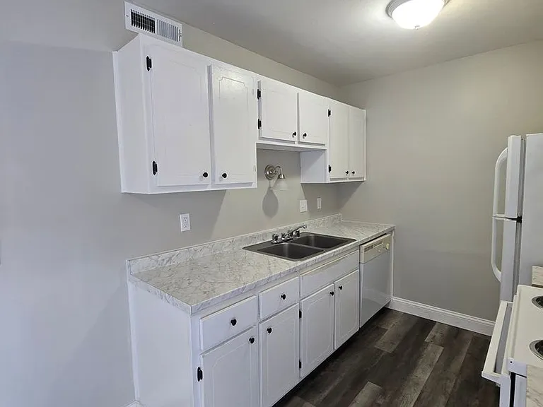 3217 N Talbot Ave — Photo 3