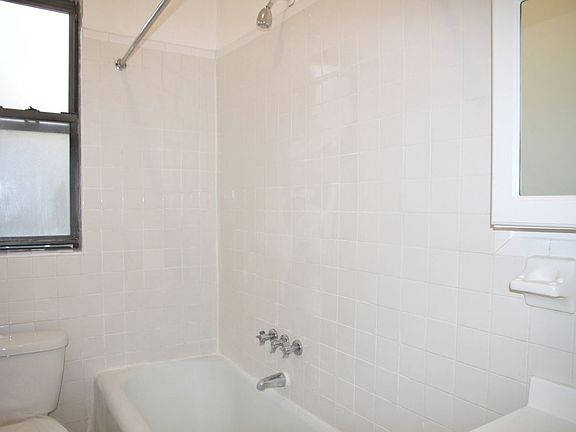5th image of 116 W 238th St APT 6E
