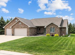 N9107 Hedgerow Dr, APPLETON, WI 54915