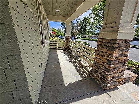 2nd image of 28882 Lakefront Rd