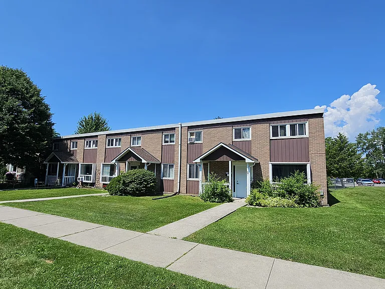 176 The Pkwy — Photo 17