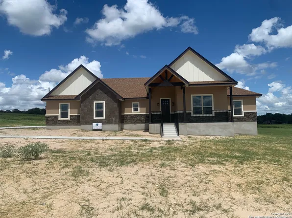 125 Summer Meadow Dr, La Vernia, TX 78121