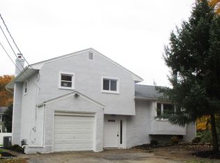 565 Mackey Ave, Belford, NJ 07718