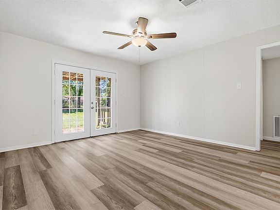 4th image of 1503 Tarberry Rd