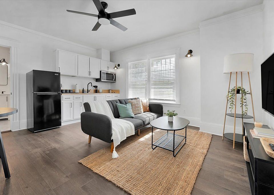1st image of 224 N Fulton St #11335837