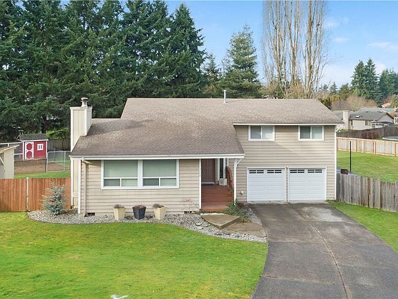 This property feels like you're in the country yet sits in a prime Puyallup location that's convenient to so many great amenities & highly coveted Puyallup schools