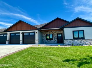 2283 Overlook Ridge Ct, Watertown, SD 57201