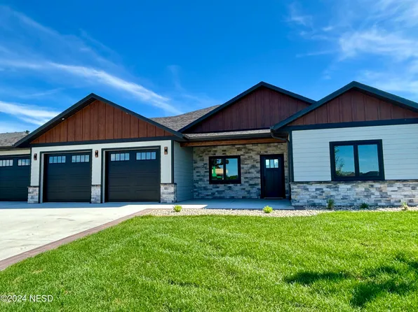 2283 Overlook Ridge Ct, Watertown, SD 57201