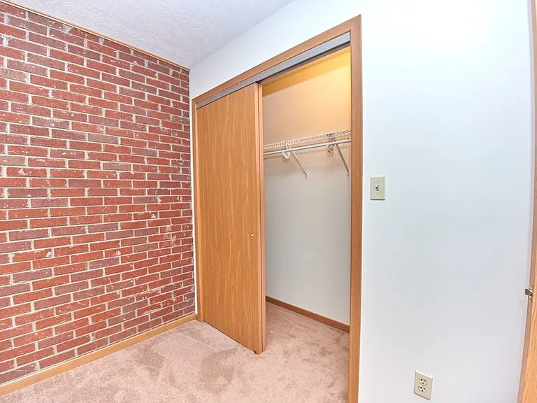 Pineview Apartments — Photo 33