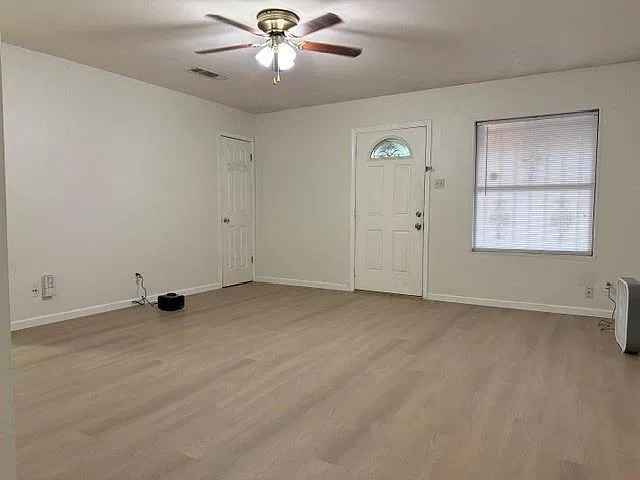 3 bed, 1.0 bath, 1030 sqft, $1,700 — Photo 3