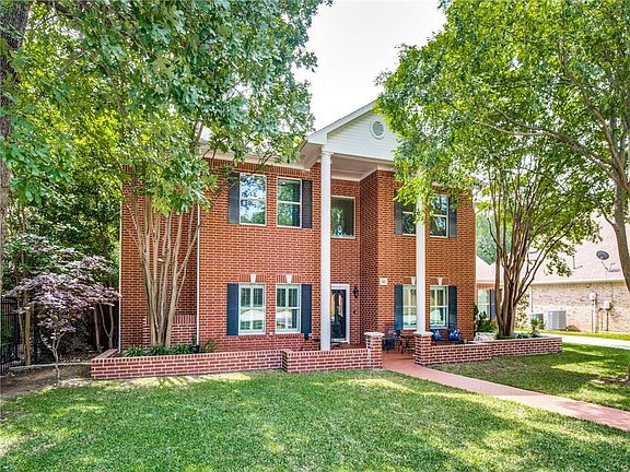 2nd image of 242 Winding Hollow Ln