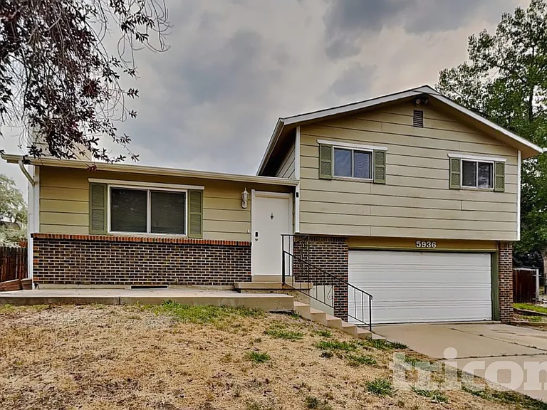 5936 S Independence St — Photo 1