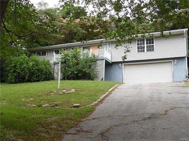 1st image of 233 Center Dr